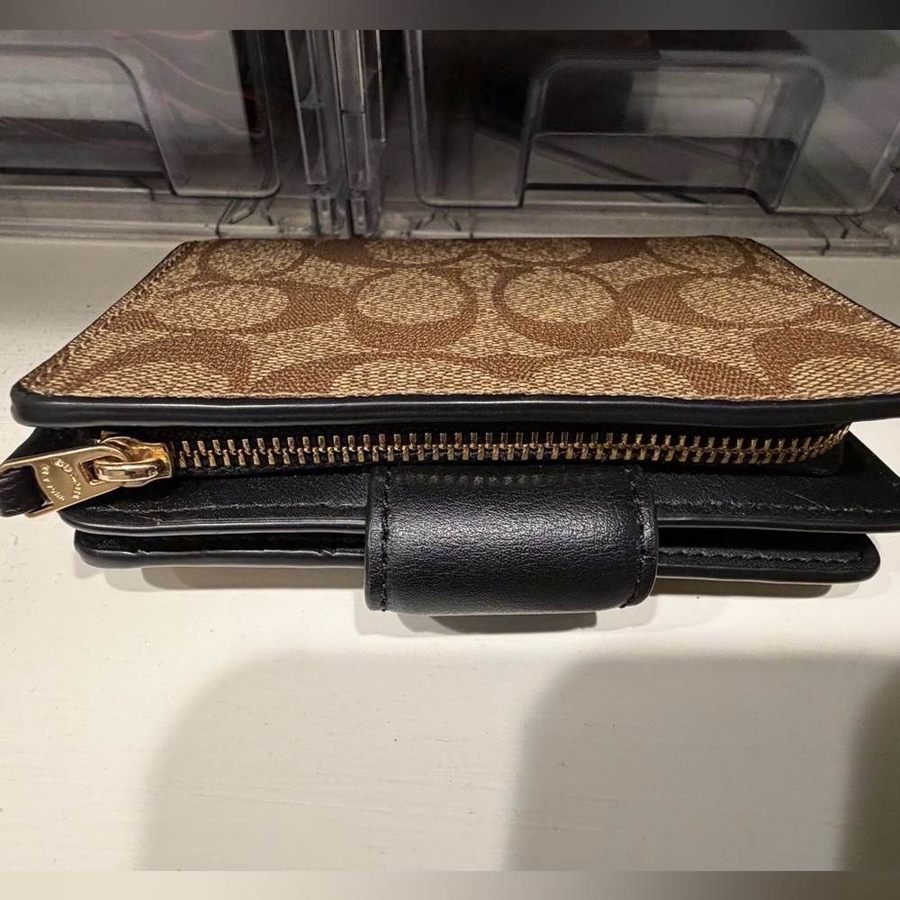 Coach Signature Brown Medium Corner Zip Wallet - Picture 8 of 11